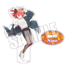 画像をギャラリービューアに読み込む, 【新品】 アクリルスタンド -紅葉と舞う二乃- 五等分の花嫁 倉庫