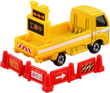 画像をギャラリービューアに読み込む, 【新品】 トミカ No.82 道路保安用品運搬トラック 佐賀
