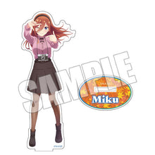 画像をギャラリービューアに読み込む, 【新品】 アクリルスタンド -ベストショットを探る三玖- 五等分の花嫁 倉庫