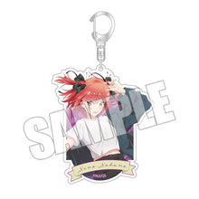 画像をギャラリービューアに読み込む, 【新品】 アクリルキーホルダー -紅葉と舞う二乃- 五等分の花嫁 倉庫