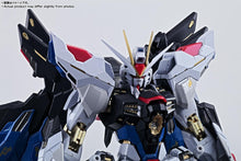 画像をギャラリービューアに読み込む, 【新品】 METAL BUILD 機動戦士ガンダムSEED DESTINY ストライクフリーダムガンダム ＜リバイバル版＞ 塗装済み可動フィギュア 佐賀
