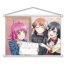 画像をギャラリービューアに読み込む, 【新品】 『ラブライブ!虹ヶ咲学園スクールアイドル同好会』B2タペストリー 歩夢&amp;せつ菜&amp;璃奈 倉庫

