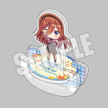 画像をギャラリービューアに読み込む, 【新品】 ゆらりアクリル -ベストショットを探る三玖- 五等分の花嫁 倉庫
