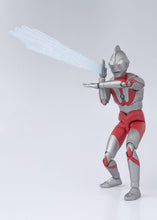 画像をギャラリービューアに読み込む, 【新品】 S.H.Figuarts ウルトラマン(Aタイプ)(再販版) PVC&amp;ABS製 塗装済み可動フィギュア 佐賀
