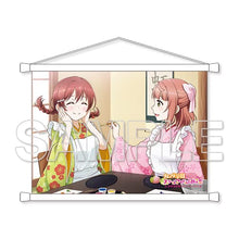 画像をギャラリービューアに読み込む, 【新品】 ラブライブ!虹ヶ咲学園スクールアイドル同好会 B5タペストリー 歩夢&amp;エマ 倉庫
