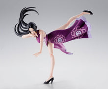 画像をギャラリービューアに読み込む, 【新品】 S.H.Figuarts ONE PIECE ボア・ハンコック -マリンフォード頂上決戦- 約160mm PVC&amp;ABS製 塗装済み可動フィギュア 佐賀
