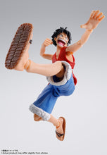 画像をギャラリービューアに読み込む, 【新品】 S.H.Figuarts ONE PIECE モンキー・D・ルフィ -冒険の夜明け- 塗装済み可動フィギュア 佐賀
