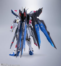 画像をギャラリービューアに読み込む, 【新品】 METAL BUILD 機動戦士ガンダムSEED DESTINY ストライクフリーダムガンダム ＜リバイバル版＞ 塗装済み可動フィギュア 佐賀
